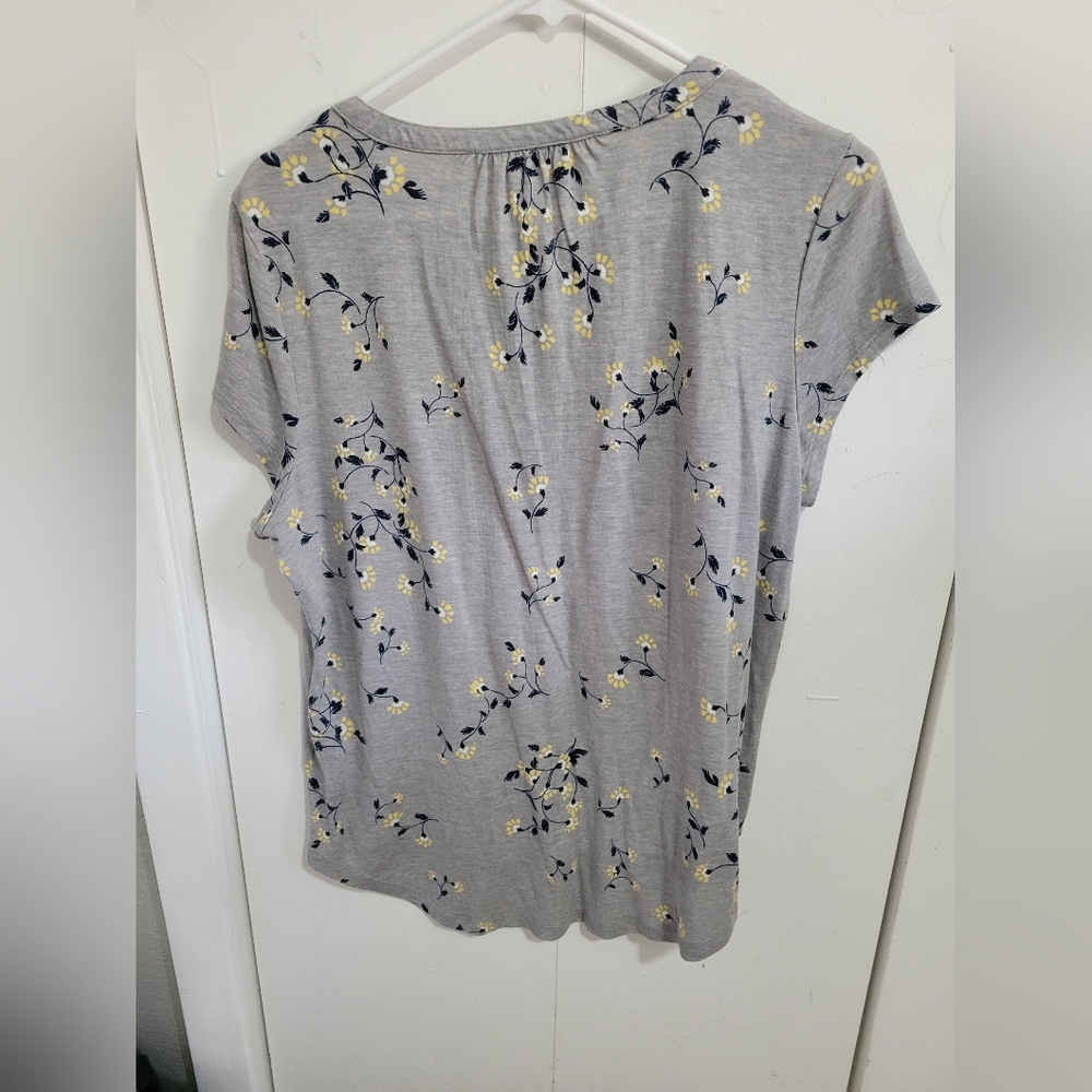 Floral Print Blouses in Gray and Yellow - Picture 6 of 12